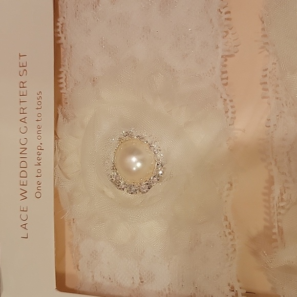 New in Box Miss to Mrs Lace Wedding Garter Set - Picture 2 of 4